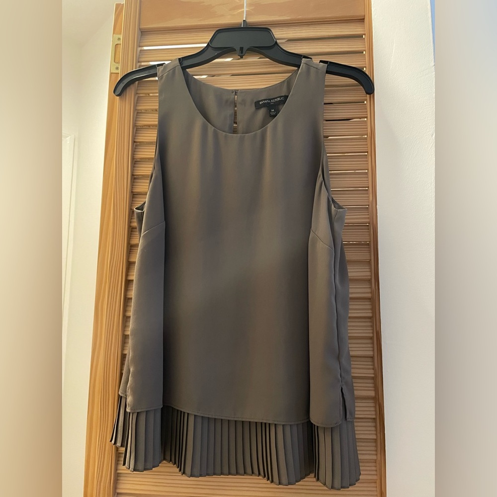 Banana Republic Factory Sleeveless blouse